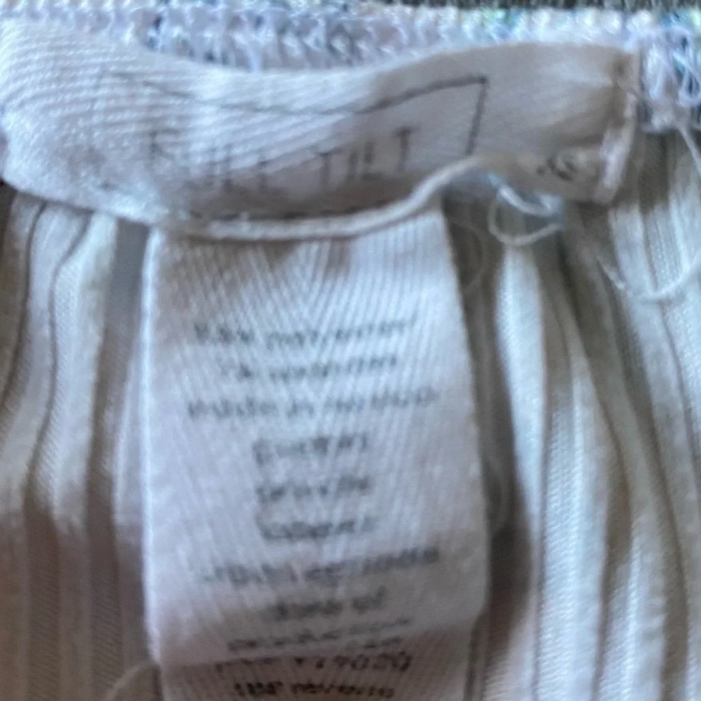 GIRLS BUNDLE-TWO DRESSES-SIZE 5-OLD NAVY & FULL TILT